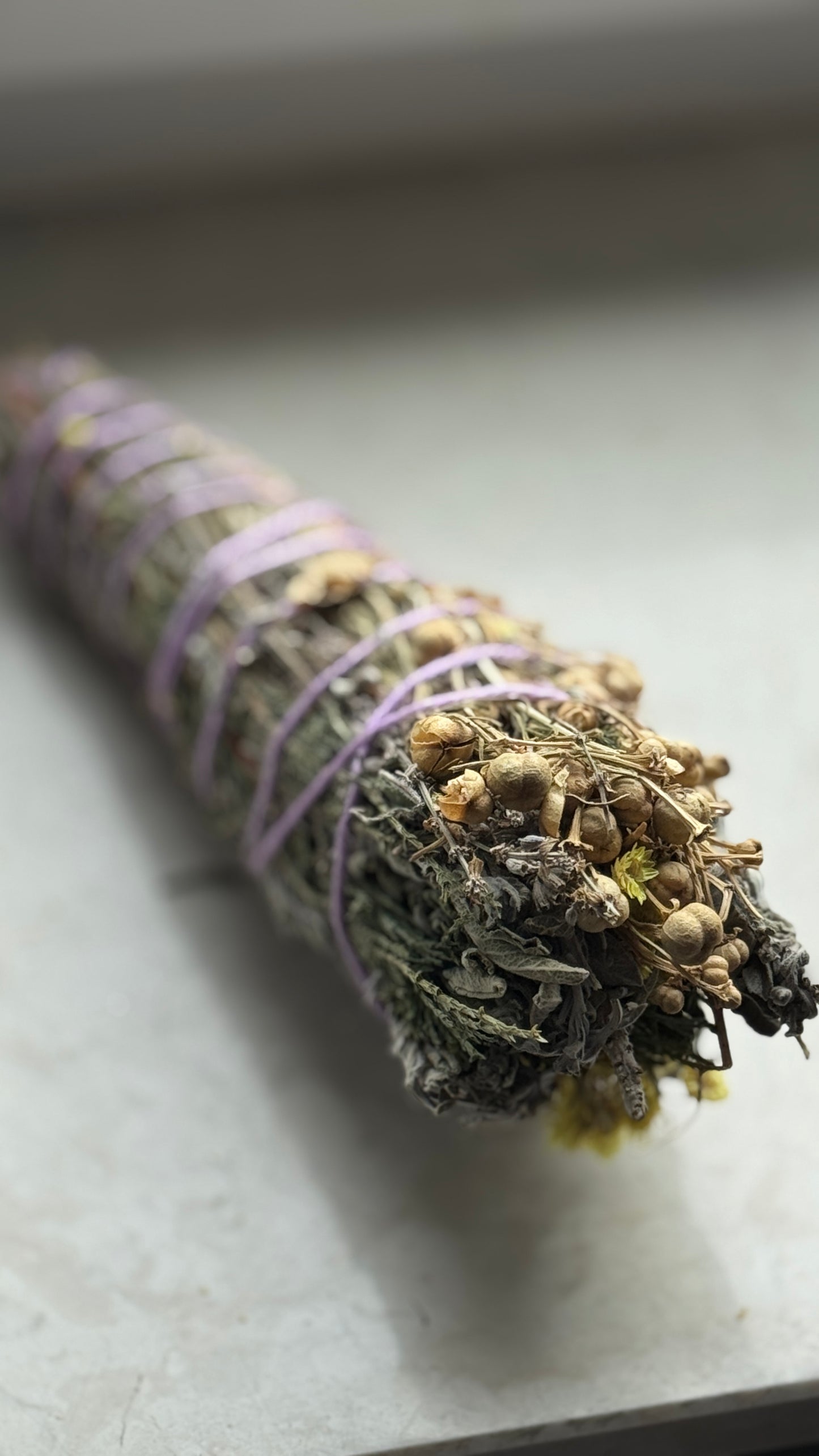 🌿 Ritual Räucherbündel XL – Mit Lorbeer, Salbei, Harmel & Wiesenkräutern