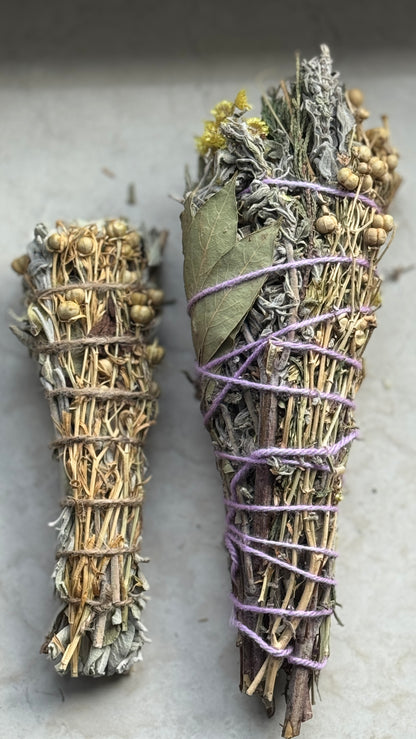 🌿 Ritual Räucherbündel XL – Mit Lorbeer, Salbei, Harmel & Wiesenkräutern