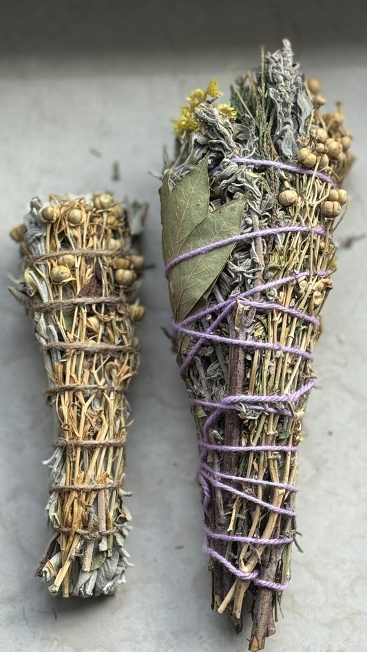 🌿 Ritual Räucherbündel XL – Mit Lorbeer, Salbei, Harmel & Wiesenkräutern